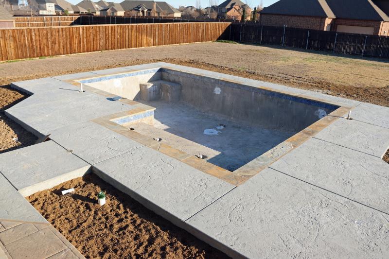 Comment choisir votre piscine coque pour un aménagement réussi ?
